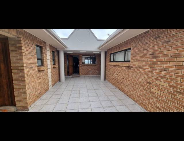 4 BEDROOM HOUSE FOR SALE IN MOSSEL BAY CENTRAL